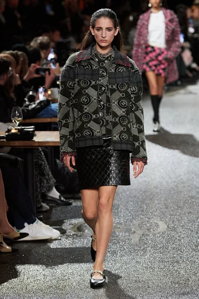 Look 25